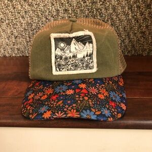 Natural life trucker hat